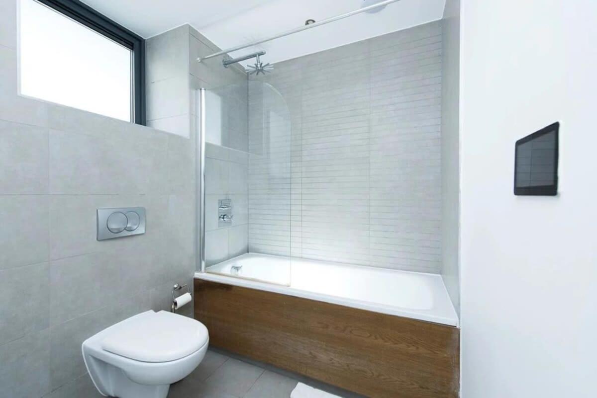 Modern 2 Bed Apartment W Balcony In 伦敦 外观 照片